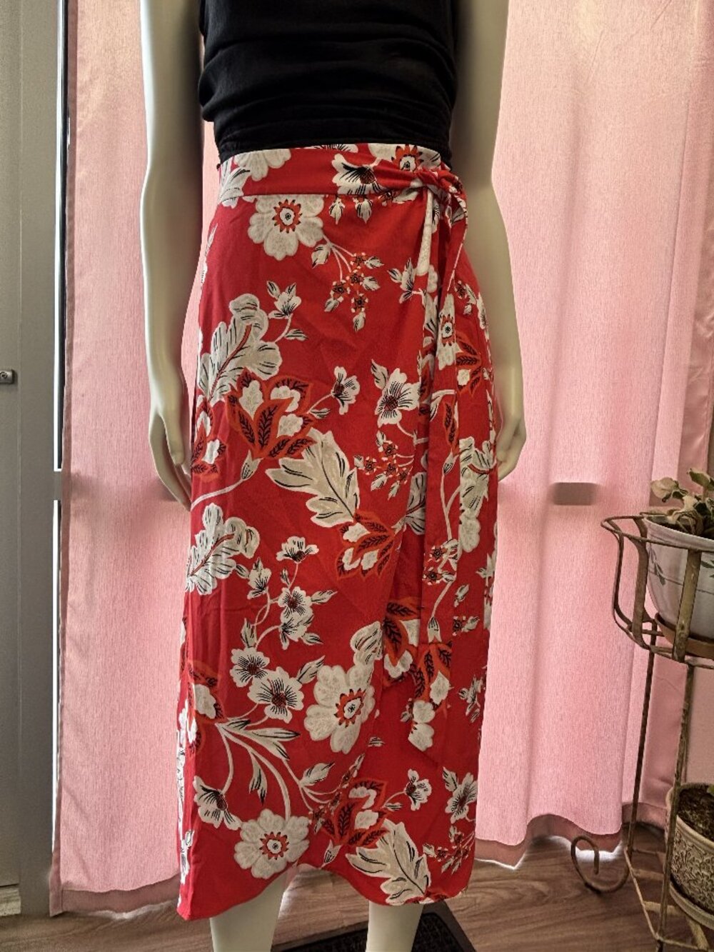 Ann Taylor Red Floral Wrap Midi Skirt Size 8 Tie Waist